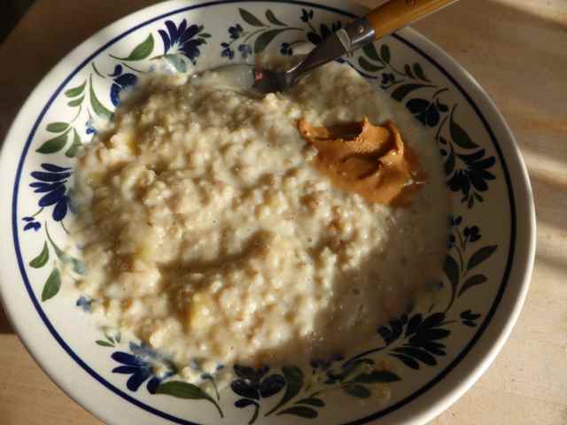 porridge with banana and peanut butter