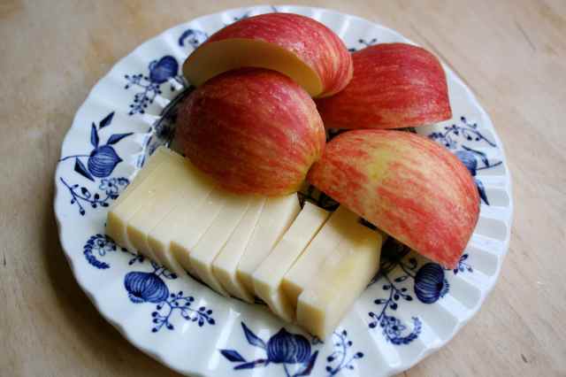 apple and Gruyere