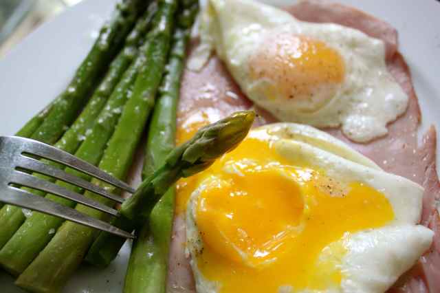 asparagus and egg