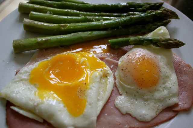 eggs, ham and asparagus