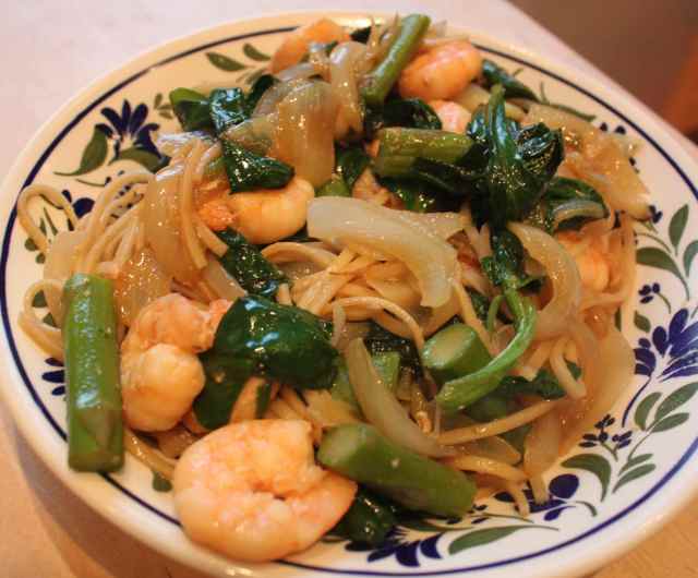 noodles, prawns and veg