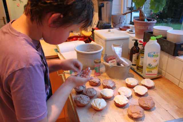 making cupcakes