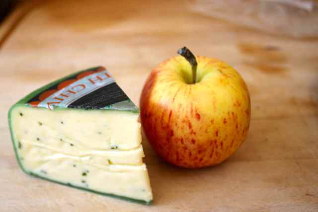cheese with chives and apple