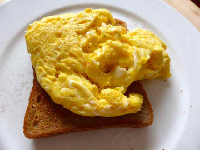 scrambled egg on toast 27-6