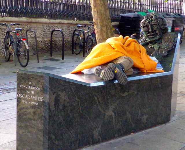 Oscar Wilde statue