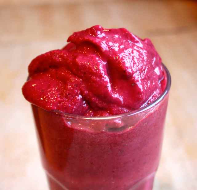 berry banana crunch blackberries