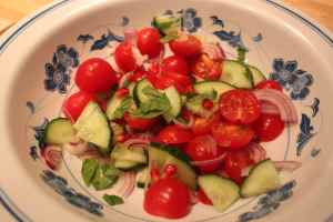 tomato and pomegranate salad