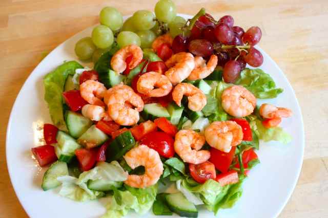prawn salad with grapes