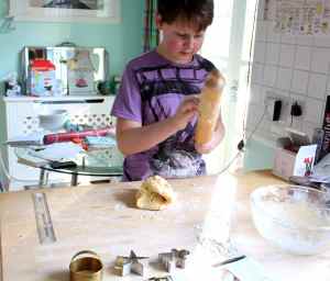 H with rolling pin