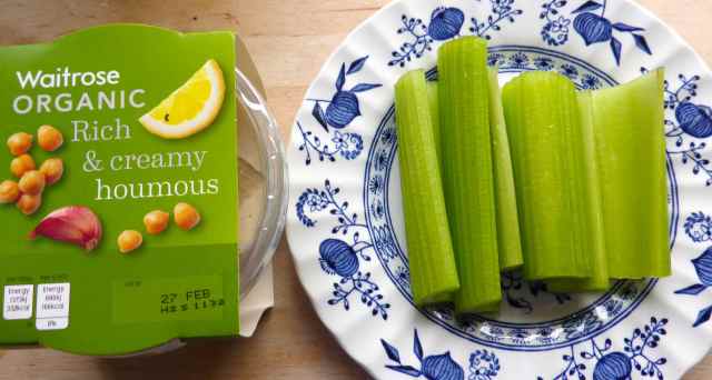 houmous and celery