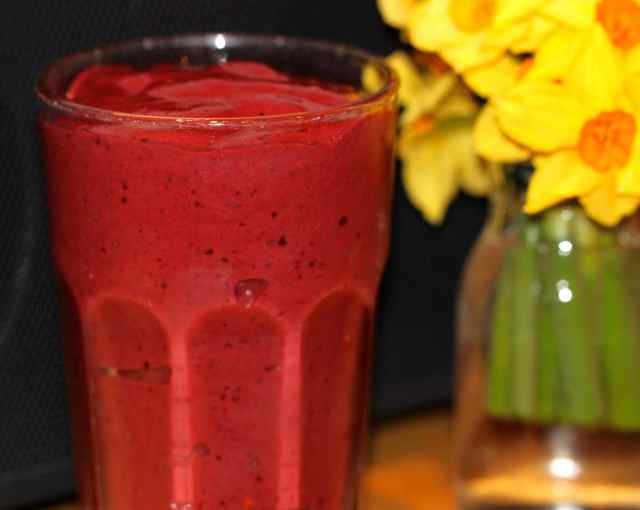berry banana chocolate smoothie