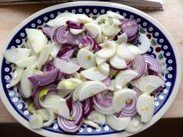 sliced onions