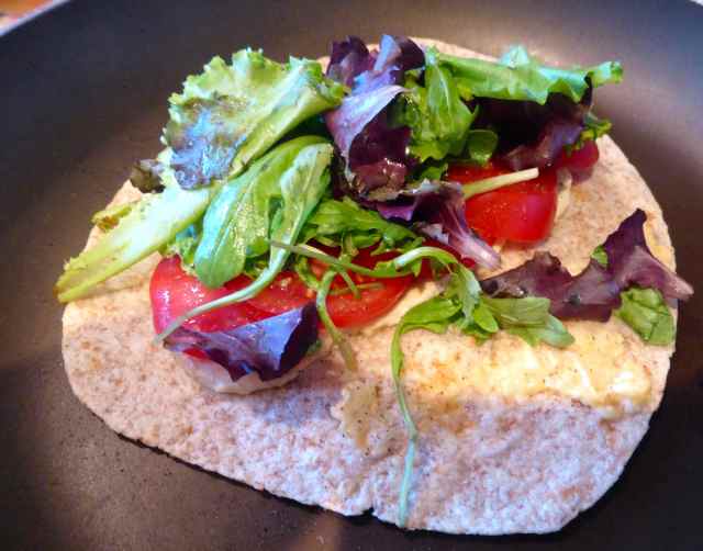 humius salad wrap