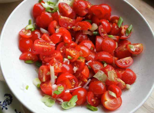 toms and spring onions